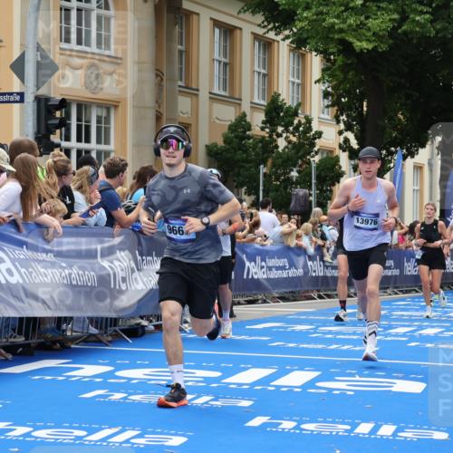 29.06.2025 - hella hamburg halbmarathon Strokosch-Dieckow http://msf.ph/oto/8288739 29.06.2025 10:48:55 Ziel 1381, 1452, 2260, 3213, 3985, 7067, 7297, 8302, 8821, 8889, 9661, 9695, 12421, 12534, 13009, 13183, 13688, 13976, 15309, 16653, 17632, 18873 meine-sportfotos.de