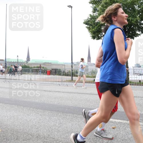 29.06.2025 - hella hamburg halbmarathon Lena Gebhardt http://msf.ph/oto/8288758 29.06.2025 10:46:39 Lombardsbrücke 1073, 1363, 1371, 1375, 1429, 1465, 1532, 1608, 1720, 1837, 1999, 2162, 2211, 2320, 2500, 2697, 2981, 3277, 3406, 3407, 3469, 3734, 3823, 4119, 4202, 4296, 4342, 4355, 4448, 4604, 5697, 5700, 5854, 5953, 6068, 6124, 6161, 6740, 7303, 7364, 7368, 7374, 7412, 7767, 7827, 7960, 7983, 8047, 8477, 8486, 8551, 8553, 8700, 9129, 9337, 9445, 9691, 10153, 10230, 11361, 11910, 12298, 12333, 12507, 12522, 13969, 14261, 15852, 16882, 16987 meine-sportfotos.de