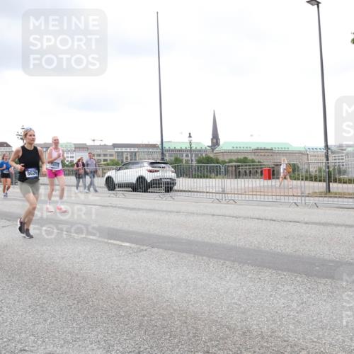 29.06.2025 - hella hamburg halbmarathon Lena Gebhardt http://msf.ph/oto/8288763 29.06.2025 10:55:35 Lombardsbrücke 8626, 18972, 1013, 1616, 1873, 1917, 2090, 2452, 3101, 3115, 3157, 3244, 3577, 4039, 4470, 4628, 4896, 5040, 5220, 5222, 5483, 5487, 5575, 6055, 6113, 6257, 6395, 6396, 6594, 6944, 7219, 7548, 7680, 7766, 7969, 8110, 8403, 8519, 8527, 8532, 8626, 8648, 9548, 9614, 9618, 9857, 9858, 9861, 9865, 9956, 10094, 10436, 10438, 10449, 10458, 10559, 10593, 10885, 11109, 11737, 11903, 11962, 11963, 12695, 12902, 13098, 13230, 14515, 14727, 15152, 15160, 16385 meine-sportfotos.de
