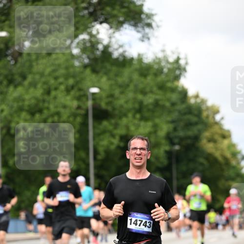 29.06.2025 - hella hamburg halbmarathon Dr. Thomas Lammeyer http://msf.ph/oto/8288776 29.06.2025 10:37:15 Kennedybrücke 1078, 1199, 1324, 1373, 1732, 1879, 2059, 2384, 2838, 3221, 3341, 3391, 3422, 3560, 3653, 3708, 3871, 4030, 4096, 4446, 4555, 5156, 5581, 5917, 6861, 7135, 7750, 8170, 8175, 8595, 8839, 8993, 9034, 9289, 9471, 9750, 9768, 9780, 10770 meine-sportfotos.de