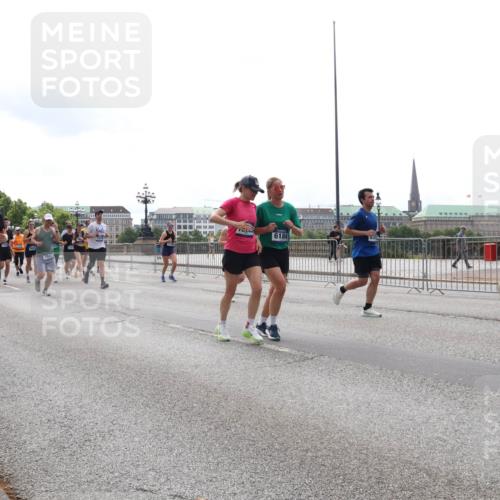 29.06.2025 - hella hamburg halbmarathon Lena Gebhardt http://msf.ph/oto/8288789 29.06.2025 10:36:10 Lombardsbrücke 15248, 38, 14189, 6184, 7086, 1008, 1010, 1036, 1102, 1108, 1183, 1224, 1336, 1775, 1780, 1835, 2352, 2520, 2811, 2827, 2870, 3243, 3398, 3401, 3404, 3598, 3699, 3741, 3877, 3990, 4245, 4326, 4413, 4442, 4798, 4902, 4937, 5012, 5246, 5427, 5540, 5573, 5666, 5747, 5809, 5919, 6021, 6092, 6093, 6184, 6417, 6667, 6845, 6896, 7086, 7111, 7140, 7275, 7304, 7575, 7576, 8333, 8356, 8498, 8530, 8581, 8947, 9115, 9117, 9229, 9432, 9819, 12408 meine-sportfotos.de