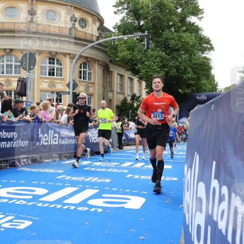 29.06.2025 - hella hamburg halbmarathon Strokosch-Dieckow http://msf.ph/oto/8288823 29.06.2025 10:48:58 Ziel 1381, 1452, 2260, 3213, 3985, 4847, 4890, 7067, 7297, 8302, 8821, 8889, 9661, 9695, 12421, 12534, 13009, 13183, 13614, 13688, 13976, 16627, 17632, 18873 meine-sportfotos.de