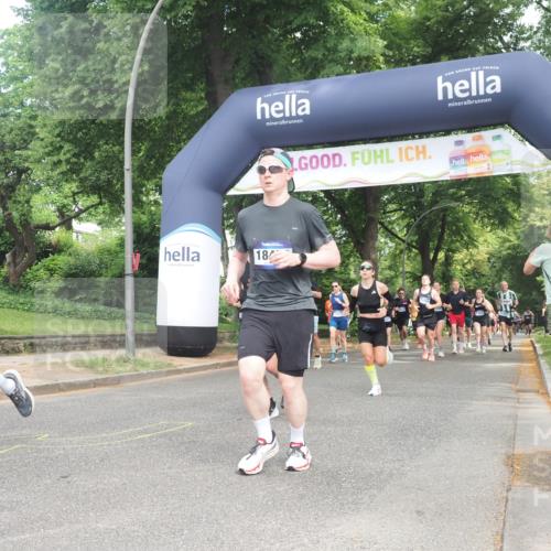 29.06.2025 - hella hamburg halbmarathon KatJ http://msf.ph/oto/8288829 29.06.2025 10:41:47 Zwischen KM18-KM19 1815, 2119, 3041, 3058, 3256, 6581 meine-sportfotos.de