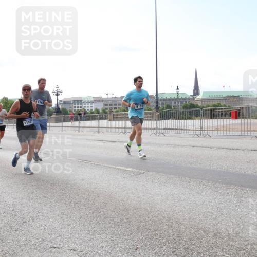 29.06.2025 - hella hamburg halbmarathon Lena Gebhardt http://msf.ph/oto/8288839 29.06.2025 10:11:49 Lombardsbrücke 1328, 1531, 1866, 1992, 3363, 4227, 5379, 5605, 7571, 8115, 8807, 8810, 9191, 9428, 10042, 10372, 10409, 10428, 11321, 11507, 11525, 11537, 11581, 11755, 11917, 12473, 13171, 13177, 13203, 13542, 13939, 13958, 14008, 14196, 14384, 15137, 15797, 15945, 16976, 17080, 17638, 17774, 17866, 18261, 18278, 18382, 18395, 18655, 19172 meine-sportfotos.de