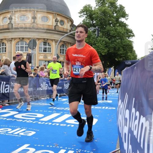 29.06.2025 - hella hamburg halbmarathon Strokosch-Dieckow http://msf.ph/oto/8288843 29.06.2025 10:48:59 Ziel 1381, 1452, 2260, 3213, 3985, 4832, 4847, 4890, 7067, 7297, 8302, 8821, 8889, 9661, 9695, 12534, 13009, 13183, 13614, 13688, 13976, 16627, 17632, 18873 meine-sportfotos.de