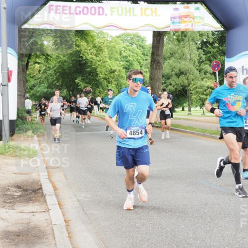 29.06.2025 - hella hamburg halbmarathon MichiJ http://msf.ph/oto/8288861 29.06.2025 10:33:20 Zwischen KM18-KM19 2098, 2590, 4854, 7167, 9030, 9159, 10741, 12783, 13525, 14374, 14722, 18637, 18638 meine-sportfotos.de
