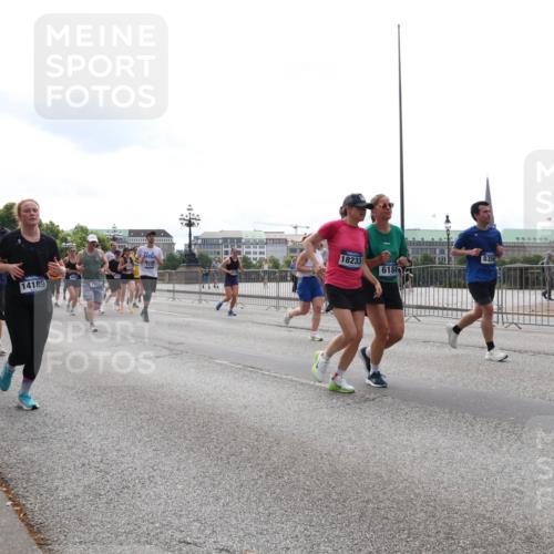 29.06.2025 - hella hamburg halbmarathon Lena Gebhardt http://msf.ph/oto/8288862 29.06.2025 10:36:10 Lombardsbrücke 15248, 3877, 14189, 7086, 18233, 6184, 8350, 1008, 1010, 1036, 1102, 1108, 1183, 1224, 1336, 1775, 1780, 1835, 2352, 2520, 2811, 2827, 2870, 3243, 3398, 3401, 3404, 3598, 3699, 3741, 3877, 3990, 4245, 4326, 4413, 4442, 4798, 4902, 4937, 5012, 5246, 5427, 5540, 5573, 5666, 5747, 5809, 5919, 6021, 6092, 6093, 6184, 6417, 6667, 6845, 6896, 7086, 7111, 7140, 7275, 7304, 7575, 7576, 8333, 8356, 8498, 8530, 8581, 8947, 9115, 9117, 9229, 9432, 9819, 12408 meine-sportfotos.de
