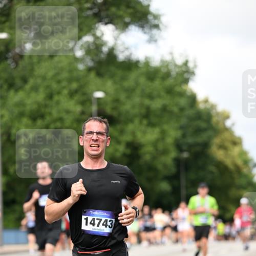 29.06.2025 - hella hamburg halbmarathon Dr. Thomas Lammeyer http://msf.ph/oto/8288865 29.06.2025 10:37:16 Kennedybrücke 1078, 1199, 1324, 1373, 1732, 1879, 2059, 2384, 2838, 3221, 3341, 3391, 3422, 3560, 3653, 3708, 3871, 4030, 4096, 4164, 4446, 4555, 5156, 5581, 5917, 6773, 6861, 7135, 7750, 8170, 8175, 8595, 8839, 8993, 9034, 9289, 9471, 9750, 9768, 9780, 10770 meine-sportfotos.de
