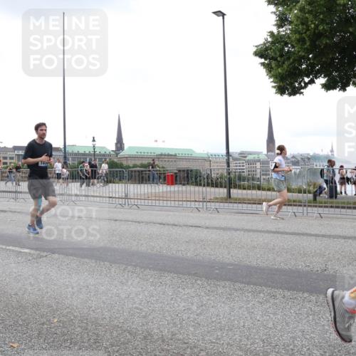 29.06.2025 - hella hamburg halbmarathon Lena Gebhardt http://msf.ph/oto/8288869 29.06.2025 10:46:39 Lombardsbrücke 1073, 1363, 1371, 1375, 1429, 1465, 1532, 1608, 1720, 1837, 1999, 2162, 2211, 2320, 2500, 2697, 2981, 3277, 3406, 3407, 3469, 3734, 3823, 4119, 4202, 4296, 4342, 4355, 4448, 4604, 5697, 5700, 5854, 5953, 6068, 6124, 6161, 6740, 7303, 7364, 7368, 7374, 7412, 7767, 7827, 7960, 7983, 8047, 8477, 8486, 8551, 8553, 8700, 9129, 9337, 9445, 9691, 10153, 10230, 11361, 11910, 12298, 12333, 12507, 12522, 13969, 14261, 15852, 16882, 16987 meine-sportfotos.de