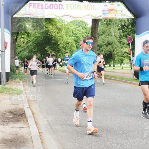 29.06.2025 - hella hamburg halbmarathon MichiJ http://msf.ph/oto/8288875 29.06.2025 10:33:21 Zwischen KM18-KM19 2098, 2590, 4854, 7167, 9030, 9159, 10741, 12643, 14722, 18637 meine-sportfotos.de