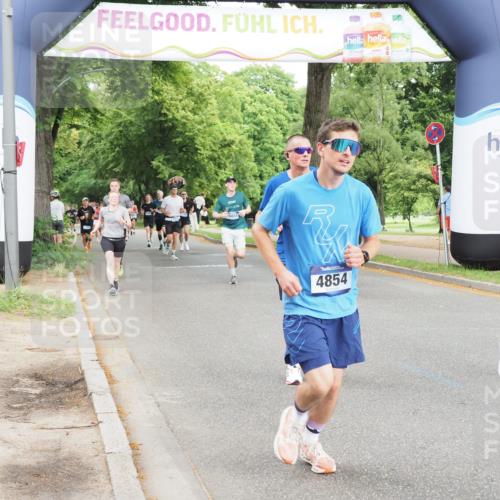 29.06.2025 - hella hamburg halbmarathon MichiJ http://msf.ph/oto/8288891 29.06.2025 10:33:21 Zwischen KM18-KM19 2098, 2590, 4854, 7167, 9030, 9159, 10741, 12643, 14722, 18637 meine-sportfotos.de