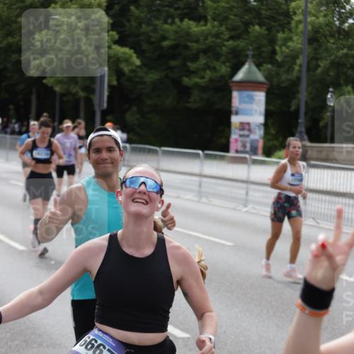 29.06.2025 - hella hamburg halbmarathon Jannik Wohlers http://msf.ph/oto/8288918 29.06.2025 10:36:05 Lombardsbrücke 1102, 1224, 2124, 3398, 3404, 3428, 4442, 5012, 5246, 5427, 5540, 5573, 5747, 5809, 5919, 6190, 6667, 7632, 8498, 8530, 8945, 9115, 9117, 9229, 9918, 10024, 10112, 10146, 10336, 10341, 10984, 11541, 11637, 12343, 12493, 13227, 13445, 14296, 15234, 15568, 15707, 16239, 17156, 17807, 18152, 18226, 18488, 18644, 18646, 18918, 18929 meine-sportfotos.de