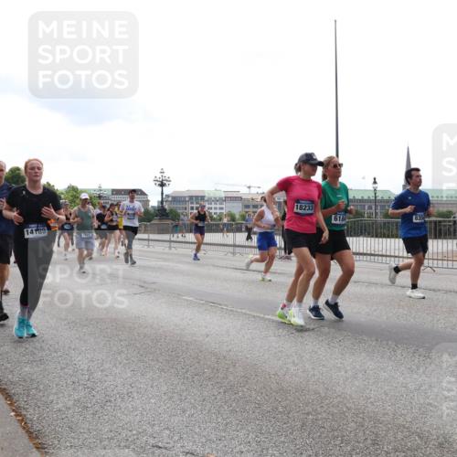29.06.2025 - hella hamburg halbmarathon Lena Gebhardt http://msf.ph/oto/8288932 29.06.2025 10:36:10 Lombardsbrücke 15248, 1387, 14189, 7086, 18233, 6184, 8356, 1008, 1010, 1036, 1102, 1108, 1183, 1224, 1336, 1775, 1780, 1835, 2352, 2520, 2811, 2827, 2870, 3243, 3398, 3401, 3404, 3598, 3699, 3741, 3877, 3990, 4245, 4326, 4413, 4442, 4798, 4902, 4937, 5012, 5246, 5427, 5540, 5573, 5666, 5747, 5809, 5919, 6021, 6092, 6093, 6184, 6417, 6667, 6845, 6896, 7086, 7111, 7140, 7275, 7304, 7575, 7576, 8333, 8356, 8498, 8530, 8581, 8947, 9115, 9117, 9229, 9432, 9819, 12408 meine-sportfotos.de