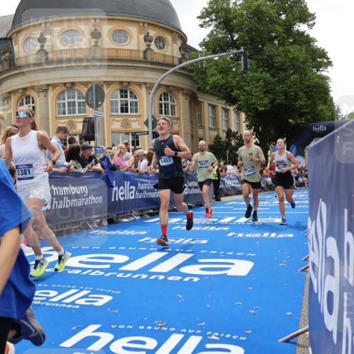 29.06.2025 - hella hamburg halbmarathon Strokosch-Dieckow http://msf.ph/oto/8288945 29.06.2025 10:49:01 Ziel 1381, 1452, 2260, 3213, 3985, 4832, 4847, 4890, 6389, 7067, 7297, 8302, 8821, 8889, 9695, 12534, 13183, 13614, 13688, 16627, 17173, 17632, 18598 meine-sportfotos.de