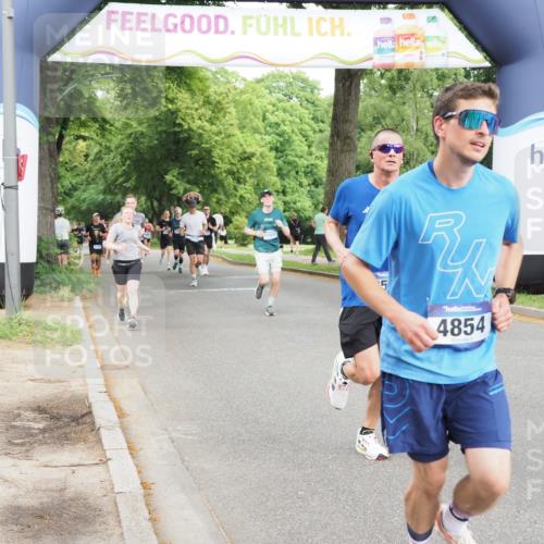 29.06.2025 - hella hamburg halbmarathon MichiJ http://msf.ph/oto/8288948 29.06.2025 10:33:21 Zwischen KM18-KM19 2098, 2590, 4854, 7167, 9030, 9159, 10741, 12643, 14722, 18637 meine-sportfotos.de
