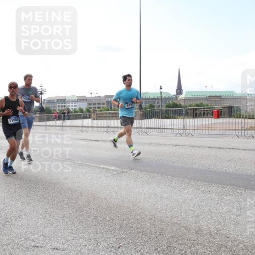 29.06.2025 - hella hamburg halbmarathon Lena Gebhardt http://msf.ph/oto/8288953 29.06.2025 10:11:49 Lombardsbrücke 1328, 1531, 1866, 1992, 3363, 4227, 5379, 5605, 7571, 8115, 8807, 8810, 9191, 9428, 10042, 10372, 10409, 10428, 11321, 11507, 11525, 11537, 11581, 11755, 11917, 12473, 13171, 13177, 13203, 13542, 13939, 13958, 14008, 14196, 14384, 15137, 15797, 15945, 16976, 17080, 17638, 17774, 17866, 18261, 18278, 18382, 18395, 18655, 19172 meine-sportfotos.de