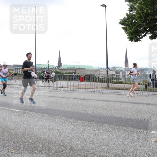 29.06.2025 - hella hamburg halbmarathon Lena Gebhardt http://msf.ph/oto/8288993 29.06.2025 10:46:39 Lombardsbrücke 1073, 1363, 1371, 1375, 1429, 1465, 1532, 1608, 1720, 1837, 1999, 2162, 2211, 2320, 2500, 2697, 2981, 3277, 3406, 3407, 3469, 3734, 3823, 4119, 4202, 4296, 4342, 4355, 4448, 4604, 5697, 5700, 5854, 5953, 6068, 6124, 6161, 6740, 7303, 7364, 7368, 7374, 7412, 7767, 7827, 7960, 7983, 8047, 8477, 8486, 8551, 8553, 8700, 9129, 9337, 9445, 9691, 10153, 10230, 11361, 11910, 12298, 12333, 12507, 12522, 13969, 14261, 15852, 16882, 16987 meine-sportfotos.de