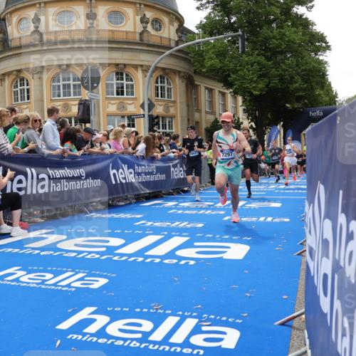 29.06.2025 - hella hamburg halbmarathon Strokosch-Dieckow http://msf.ph/oto/8288994 29.06.2025 10:49:04 Ziel 1381, 1452, 2260, 3985, 4832, 4847, 4890, 6389, 7297, 8302, 8821, 8889, 9695, 10184, 13183, 13614, 13688, 15523, 16414, 16627, 16731, 17173, 17632, 18598, 18842 meine-sportfotos.de