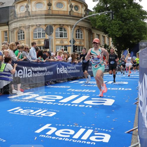 29.06.2025 - hella hamburg halbmarathon Strokosch-Dieckow http://msf.ph/oto/8289010 29.06.2025 10:49:04 Ziel 1381, 1452, 2260, 3985, 4832, 4847, 4890, 6389, 7297, 8302, 8821, 8889, 9695, 10184, 13183, 13614, 13688, 15523, 16414, 16627, 16731, 17173, 17632, 18598, 18842 meine-sportfotos.de