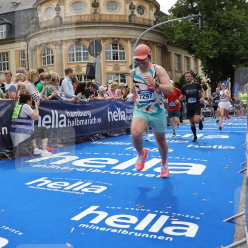 29.06.2025 - hella hamburg halbmarathon Strokosch-Dieckow http://msf.ph/oto/8289021 29.06.2025 10:49:05 Ziel 1381, 1452, 2013, 4832, 4847, 4890, 6389, 7297, 8302, 8821, 9695, 10184, 13614, 13688, 15523, 16414, 16627, 16731, 17173, 17632, 18598, 18842 meine-sportfotos.de