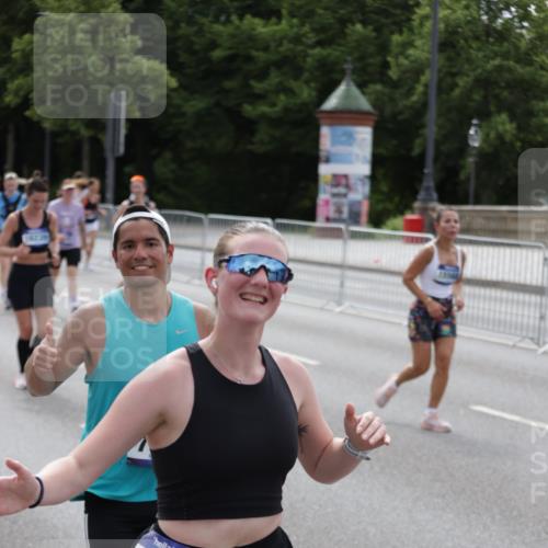 29.06.2025 - hella hamburg halbmarathon Jannik Wohlers http://msf.ph/oto/8289023 29.06.2025 10:36:06 Lombardsbrücke 1102, 1224, 2124, 3398, 3404, 3428, 4442, 5012, 5427, 5540, 5573, 5747, 5809, 5919, 6190, 6667, 7632, 8498, 8530, 8945, 9115, 9117, 9229, 9918, 10024, 10112, 10336, 10341, 10984, 11541, 11637, 12493, 13227, 13265, 13445, 14296, 15077, 15234, 15568, 15707, 16239, 17156, 17807, 18152, 18226, 18488, 18644, 18646, 18918, 18929 meine-sportfotos.de