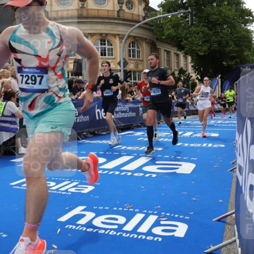 29.06.2025 - hella hamburg halbmarathon Strokosch-Dieckow http://msf.ph/oto/8289036 29.06.2025 10:49:05 Ziel 1381, 1452, 2013, 4832, 4847, 4890, 6389, 7297, 8302, 8821, 9695, 10184, 13614, 13688, 15523, 16414, 16627, 16731, 17173, 17632, 18598, 18842 meine-sportfotos.de