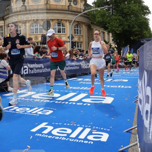 29.06.2025 - hella hamburg halbmarathon Strokosch-Dieckow http://msf.ph/oto/8289057 29.06.2025 10:49:06 Ziel 2013, 4832, 4847, 4890, 6389, 7297, 8302, 8821, 9695, 10184, 13614, 13688, 15523, 16414, 16627, 16731, 17173, 17632, 18598, 18842 meine-sportfotos.de