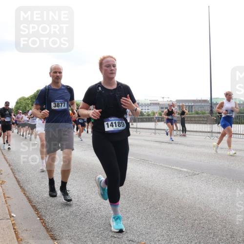 29.06.2025 - hella hamburg halbmarathon Lena Gebhardt http://msf.ph/oto/8289077 29.06.2025 10:36:11 Lombardsbrücke 3877, 14189, 3401, 1008, 1010, 1036, 1102, 1108, 1183, 1224, 1336, 1775, 1780, 1835, 2352, 2520, 2811, 2827, 2870, 3243, 3398, 3401, 3404, 3598, 3699, 3741, 3877, 3990, 4245, 4326, 4413, 4442, 4798, 4902, 4937, 5012, 5246, 5427, 5540, 5573, 5666, 5747, 5809, 5919, 6021, 6092, 6093, 6184, 6417, 6667, 6845, 6896, 7086, 7111, 7140, 7275, 7304, 7575, 7576, 7632, 8333, 8356, 8498, 8530, 8581, 8947, 9115, 9117, 9229, 9432, 9819, 12408 meine-sportfotos.de