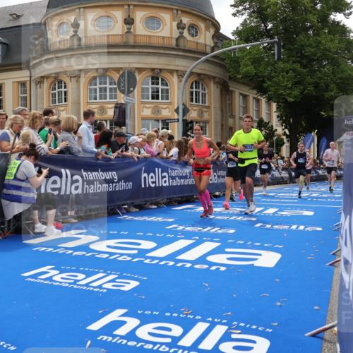 29.06.2025 - hella hamburg halbmarathon Strokosch-Dieckow http://msf.ph/oto/8289094 29.06.2025 10:49:09 Ziel 2013, 4832, 4847, 4890, 6389, 8112, 8302, 9348, 10053, 10184, 13450, 13614, 15523, 16369, 16414, 16627, 16731, 17173, 17632, 18598, 18842 meine-sportfotos.de