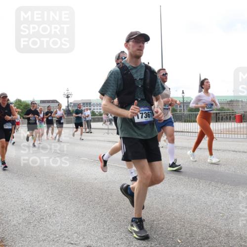 29.06.2025 - hella hamburg halbmarathon Lena Gebhardt http://msf.ph/oto/8289095 29.06.2025 10:21:06 Lombardsbrücke 416, 17155, 17367, 3813, 5041, 1028, 1266, 1658, 2053, 2101, 2271, 2325, 2383, 2635, 2815, 2834, 2923, 2945, 2956, 2986, 3122, 3161, 3247, 3453, 3781, 3813, 4082, 4288, 4350, 5041, 5061, 5373, 5395, 5493, 5625, 5767, 6275, 6308, 6608, 6844, 7228, 7522, 7553, 7608, 8113, 8724, 8726, 8844, 8940, 9005, 9011, 9108, 9236, 9501, 9981, 10050, 10350, 10585, 10602, 11100, 11145, 11698, 12175, 12694, 12844, 13057, 13508 meine-sportfotos.de