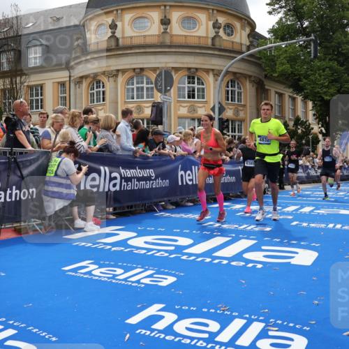 29.06.2025 - hella hamburg halbmarathon Strokosch-Dieckow http://msf.ph/oto/8289099 29.06.2025 10:49:09 Ziel 2013, 4832, 4847, 4890, 6389, 8112, 8302, 9348, 10053, 10184, 13450, 13614, 15523, 16369, 16414, 16627, 16731, 17173, 17632, 18598, 18842 meine-sportfotos.de