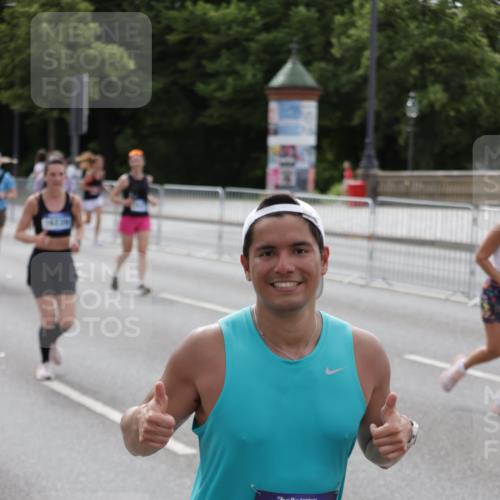29.06.2025 - hella hamburg halbmarathon Jannik Wohlers http://msf.ph/oto/8289125 29.06.2025 10:36:06 Lombardsbrücke 1102, 1224, 2124, 3398, 3404, 3428, 4442, 5012, 5427, 5540, 5573, 5747, 5809, 5919, 6190, 6667, 7632, 8498, 8530, 8945, 9115, 9117, 9229, 9918, 10024, 10112, 10336, 10341, 10984, 11541, 11637, 12493, 13227, 13265, 13445, 14296, 15077, 15234, 15568, 15707, 16239, 17156, 17807, 18152, 18226, 18488, 18644, 18646, 18918, 18929 meine-sportfotos.de