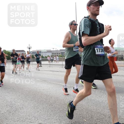 29.06.2025 - hella hamburg halbmarathon Lena Gebhardt http://msf.ph/oto/8289133 29.06.2025 10:21:06 Lombardsbrücke 316, 17155, 12694, 1736, 1028, 1266, 1658, 2053, 2101, 2271, 2325, 2383, 2635, 2815, 2834, 2923, 2945, 2956, 2986, 3122, 3161, 3247, 3453, 3781, 3813, 4082, 4288, 4350, 5041, 5061, 5373, 5395, 5493, 5625, 5767, 6275, 6308, 6608, 6844, 7228, 7522, 7553, 7608, 8113, 8724, 8726, 8844, 8940, 9005, 9011, 9108, 9236, 9501, 9981, 10050, 10350, 10585, 10602, 11100, 11145, 11698, 12175, 12694, 12844, 13057, 13508 meine-sportfotos.de