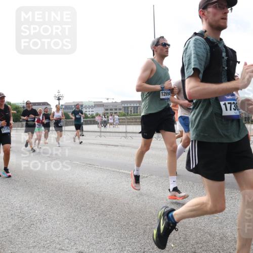 29.06.2025 - hella hamburg halbmarathon Lena Gebhardt http://msf.ph/oto/8289159 29.06.2025 10:21:06 Lombardsbrücke 316, 1715, 12694, 1736, 1028, 1266, 1658, 2053, 2101, 2271, 2325, 2383, 2635, 2815, 2834, 2923, 2945, 2956, 2986, 3122, 3161, 3247, 3453, 3781, 3813, 4082, 4288, 4350, 5041, 5061, 5373, 5395, 5493, 5625, 5767, 6275, 6308, 6608, 6844, 7228, 7522, 7553, 7608, 8113, 8724, 8726, 8844, 8940, 9005, 9011, 9108, 9236, 9501, 9981, 10050, 10350, 10585, 10602, 11100, 11145, 11698, 12175, 12694, 12844, 13057, 13508 meine-sportfotos.de