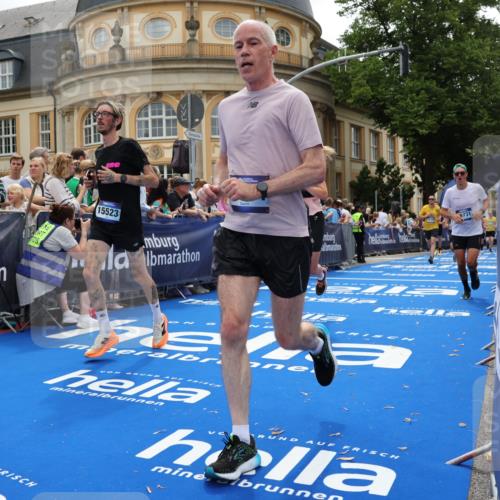 29.06.2025 - hella hamburg halbmarathon Strokosch-Dieckow http://msf.ph/oto/8289168 29.06.2025 10:49:12 Ziel 2013, 4832, 6158, 6389, 8112, 9348, 10053, 10184, 10189, 13450, 14526, 15523, 16369, 16414, 16731, 17173, 18598, 18842 meine-sportfotos.de