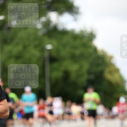 29.06.2025 - hella hamburg halbmarathon Dr. Thomas Lammeyer http://msf.ph/oto/8289216 29.06.2025 10:37:17 Kennedybrücke 1078, 1199, 1324, 1373, 1732, 1879, 2059, 2085, 2384, 2838, 3221, 3341, 3391, 3422, 3560, 3653, 3871, 4030, 4096, 4164, 4446, 4555, 5156, 5581, 5917, 6773, 6861, 7750, 8170, 8175, 8595, 8839, 8993, 9034, 9289, 9471, 9750, 9768, 9780, 10770 meine-sportfotos.de