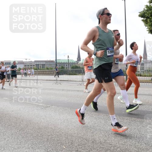 29.06.2025 - hella hamburg halbmarathon Lena Gebhardt http://msf.ph/oto/8289237 29.06.2025 10:21:06 Lombardsbrücke 1715, 1689, 15470, 12694, 381, 504, 1028, 1266, 1658, 2053, 2101, 2271, 2325, 2383, 2635, 2815, 2834, 2923, 2945, 2956, 2986, 3122, 3161, 3247, 3453, 3781, 3813, 4082, 4288, 4350, 5041, 5061, 5373, 5395, 5493, 5625, 5767, 6275, 6308, 6608, 6844, 7228, 7522, 7553, 7608, 8113, 8724, 8726, 8844, 8940, 9005, 9011, 9108, 9236, 9501, 9981, 10050, 10350, 10585, 10602, 11100, 11145, 11698, 12175, 12694, 12844, 13057, 13508 meine-sportfotos.de