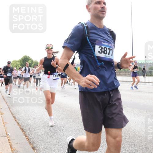 29.06.2025 - hella hamburg halbmarathon Lena Gebhardt http://msf.ph/oto/8289238 29.06.2025 10:36:12 Lombardsbrücke 15248, 142, 3877, 1008, 1010, 1036, 1102, 1108, 1183, 1224, 1336, 1775, 1780, 1835, 2352, 2520, 2811, 2827, 2870, 3398, 3401, 3404, 3598, 3699, 3741, 3877, 3990, 4245, 4326, 4413, 4442, 4798, 4937, 5012, 5246, 5427, 5540, 5573, 5666, 5747, 5809, 5919, 6021, 6092, 6093, 6184, 6417, 6667, 6845, 6896, 7086, 7111, 7140, 7275, 7304, 7575, 7576, 7632, 8333, 8356, 8498, 8530, 8581, 8947, 9115, 9117, 9229, 9432, 9819, 12408 meine-sportfotos.de