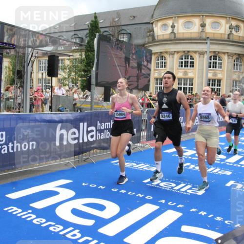 29.06.2025 - hella hamburg halbmarathon Michael Strokosch http://msf.ph/oto/8289242 29.06.2025 10:56:01 Ziel 3042, 4772, 7147, 8968, 9246, 10084, 14867, 15184, 15868, 15884, 16176 meine-sportfotos.de