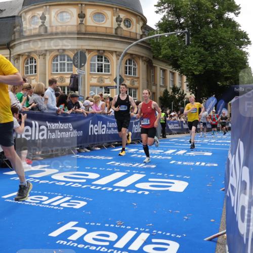 29.06.2025 - hella hamburg halbmarathon Strokosch-Dieckow http://msf.ph/oto/8289243 29.06.2025 10:49:17 Ziel 2013, 4183, 4185, 6158, 8112, 9348, 10053, 10189, 11819, 12670, 13450, 14526, 15422, 15523, 15784, 15894, 15966, 16369, 16731 meine-sportfotos.de