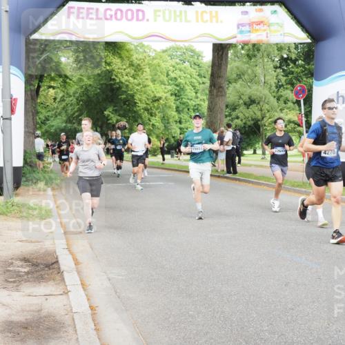 29.06.2025 - hella hamburg halbmarathon MichiJ http://msf.ph/oto/8289246 29.06.2025 10:33:22 Zwischen KM18-KM19 2098, 2590, 4854, 4997, 9159, 10741, 12643, 14722, 18637 meine-sportfotos.de