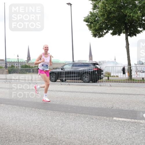 29.06.2025 - hella hamburg halbmarathon Lena Gebhardt http://msf.ph/oto/8289248 29.06.2025 10:55:37 Lombardsbrücke 10885, 18972, 1013, 1616, 1873, 1917, 2090, 2452, 3101, 3115, 3157, 3244, 3577, 4039, 4265, 4470, 4628, 4896, 5040, 5220, 5222, 5483, 5487, 5575, 6055, 6056, 6113, 6257, 6395, 6396, 6594, 7219, 7548, 7680, 7766, 7969, 8110, 8403, 8519, 8527, 8532, 8533, 8626, 8648, 9548, 9614, 9618, 9857, 9858, 9861, 9865, 9956, 10094, 10436, 10438, 10449, 10458, 10559, 10593, 10885, 11109, 11903, 11962, 11963, 12695, 12902, 13098, 13230, 14727, 15152, 15160, 16385 meine-sportfotos.de