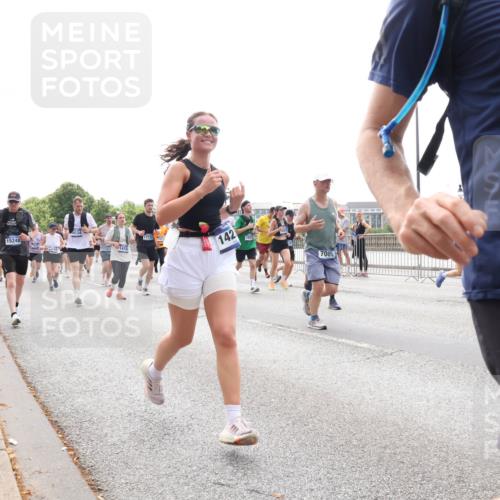 29.06.2025 - hella hamburg halbmarathon Lena Gebhardt http://msf.ph/oto/8289263 29.06.2025 10:36:12 Lombardsbrücke 15248, 14133, 17732, 142, 1503, 7086, 3877, 1008, 1010, 1036, 1102, 1108, 1183, 1224, 1336, 1775, 1780, 1835, 2352, 2520, 2811, 2827, 2870, 3398, 3401, 3404, 3598, 3699, 3741, 3877, 3990, 4245, 4326, 4413, 4442, 4798, 4937, 5012, 5246, 5427, 5540, 5573, 5666, 5747, 5809, 5919, 6021, 6092, 6093, 6184, 6417, 6667, 6845, 6896, 7086, 7111, 7140, 7275, 7304, 7575, 7576, 7632, 8333, 8356, 8498, 8530, 8581, 8947, 9115, 9117, 9229, 9432, 9819, 12408 meine-sportfotos.de