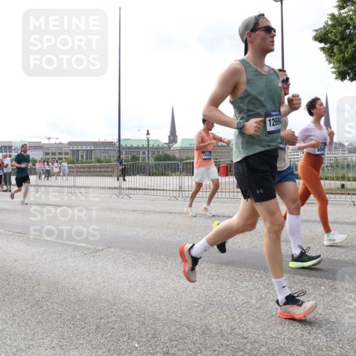 29.06.2025 - hella hamburg halbmarathon Lena Gebhardt http://msf.ph/oto/8289264 29.06.2025 10:21:07 Lombardsbrücke 1715, 16896, 5061, 15470, 12694, 5041, 1028, 1266, 1658, 2053, 2101, 2271, 2325, 2383, 2635, 2815, 2834, 2923, 2945, 2956, 2986, 3122, 3161, 3247, 3453, 3781, 3813, 3817, 4082, 4288, 4350, 5041, 5061, 5373, 5395, 5493, 5767, 6275, 6308, 6608, 6844, 7228, 7375, 7522, 7553, 7608, 8113, 8724, 8726, 8844, 8940, 9005, 9011, 9100, 9108, 9236, 9501, 9981, 10050, 10350, 10585, 10602, 11100, 11145, 11698, 12175, 12694, 12844, 13057, 13508 meine-sportfotos.de