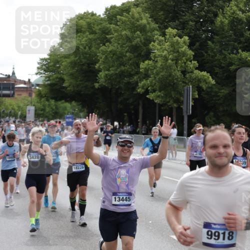 29.06.2025 - hella hamburg halbmarathon Jannik Wohlers http://msf.ph/oto/8289283 29.06.2025 10:36:07 Lombardsbrücke 1102, 1224, 2124, 3398, 3428, 4442, 5012, 5427, 5540, 5573, 5747, 5919, 6190, 6667, 7632, 8498, 8530, 8945, 9115, 9117, 9229, 9918, 10024, 10112, 10336, 10341, 10984, 11541, 11637, 12493, 13092, 13265, 13445, 14296, 15077, 15234, 15568, 15707, 15805, 16239, 16977, 17156, 17807, 18152, 18226, 18488, 18644, 18646, 18918, 18929 meine-sportfotos.de