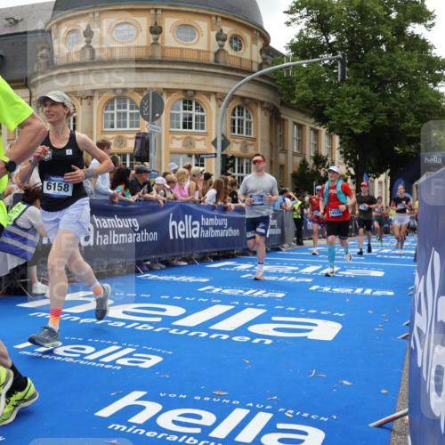 29.06.2025 - hella hamburg halbmarathon Strokosch-Dieckow http://msf.ph/oto/8289301 29.06.2025 10:49:20 Ziel 1342, 1476, 2878, 4183, 4185, 6158, 8112, 9348, 10053, 10189, 11339, 11779, 11819, 12670, 13269, 13450, 14526, 14838, 15422, 15784, 15894, 15966, 16369, 16891, 18476, 18887, 18960 meine-sportfotos.de