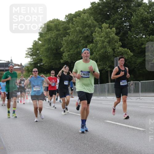 29.06.2025 - hella hamburg halbmarathon Jannik Wohlers http://msf.ph/oto/8289318 29.06.2025 10:04:06 Lombardsbrücke 1213, 1377, 1674, 2011, 2852, 3994, 4146, 4587, 5354, 5365, 8217, 9489, 10213, 10709, 10834, 10962, 12924, 12998, 13625, 14340, 14436, 14917, 16128, 16145, 16753, 16989, 17071, 17113, 17434, 17569, 17685, 17686, 17763, 18098, 18520, 18525 meine-sportfotos.de
