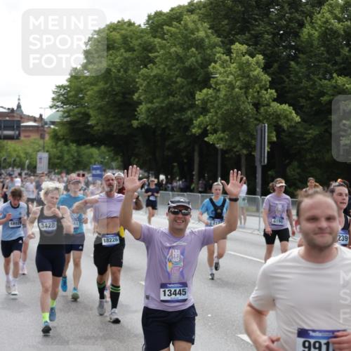 29.06.2025 - hella hamburg halbmarathon Jannik Wohlers http://msf.ph/oto/8289322 29.06.2025 10:36:07 Lombardsbrücke 1102, 1224, 2124, 3398, 3428, 4442, 5012, 5427, 5540, 5573, 5747, 5919, 6190, 6667, 7632, 8498, 8530, 8945, 9115, 9117, 9229, 9918, 10024, 10112, 10336, 10341, 10984, 11541, 11637, 12493, 13092, 13265, 13445, 14296, 15077, 15234, 15568, 15707, 15805, 16239, 16977, 17156, 17807, 18152, 18226, 18488, 18644, 18646, 18918, 18929 meine-sportfotos.de