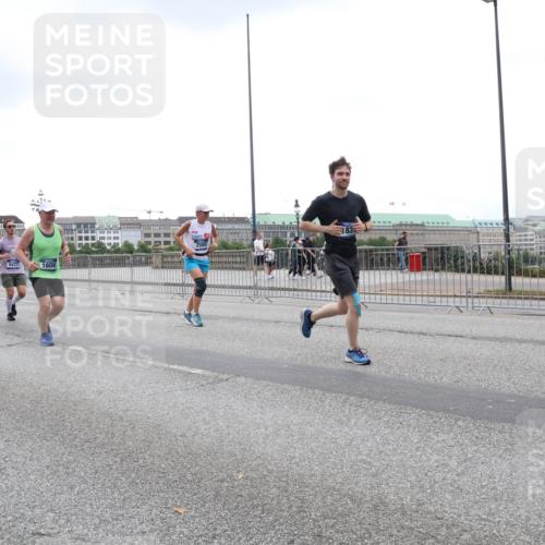 29.06.2025 - hella hamburg halbmarathon Lena Gebhardt http://msf.ph/oto/8289331 29.06.2025 10:46:40 Lombardsbrücke 1073, 1286, 1363, 1371, 1375, 1429, 1465, 1532, 1608, 1720, 1837, 1999, 2162, 2211, 2320, 2500, 2697, 2981, 3277, 3406, 3407, 3469, 3734, 3823, 4119, 4202, 4296, 4342, 4355, 4448, 4604, 5697, 5700, 5854, 5953, 6068, 6124, 6161, 6740, 7303, 7364, 7368, 7374, 7412, 7767, 7827, 7960, 7983, 8047, 8477, 8486, 8551, 8553, 8700, 9129, 9337, 9691, 10153, 10230, 11361, 11910, 12298, 12333, 12507, 12522, 13969, 14261, 15852, 16882, 16987 meine-sportfotos.de