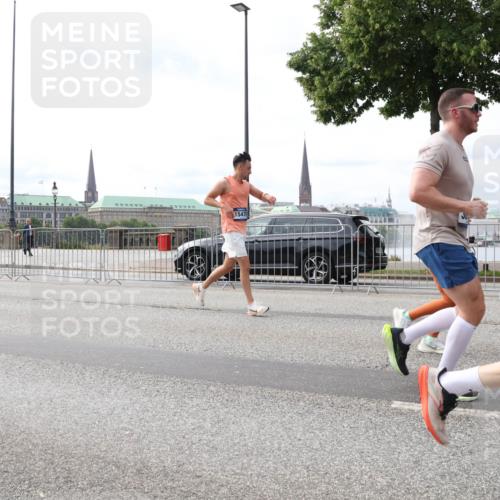 29.06.2025 - hella hamburg halbmarathon Lena Gebhardt http://msf.ph/oto/8289332 29.06.2025 10:21:07 Lombardsbrücke 15470, 1028, 1266, 1658, 2053, 2101, 2271, 2325, 2383, 2635, 2815, 2834, 2923, 2945, 2956, 2986, 3122, 3161, 3247, 3453, 3781, 3813, 3817, 4082, 4288, 4350, 5041, 5061, 5373, 5395, 5493, 5767, 6275, 6308, 6608, 6844, 7228, 7375, 7522, 7553, 7608, 8113, 8724, 8726, 8844, 8940, 9005, 9011, 9100, 9108, 9236, 9501, 9981, 10050, 10350, 10585, 10602, 11100, 11145, 11698, 12175, 12694, 12844, 13057, 13508 meine-sportfotos.de
